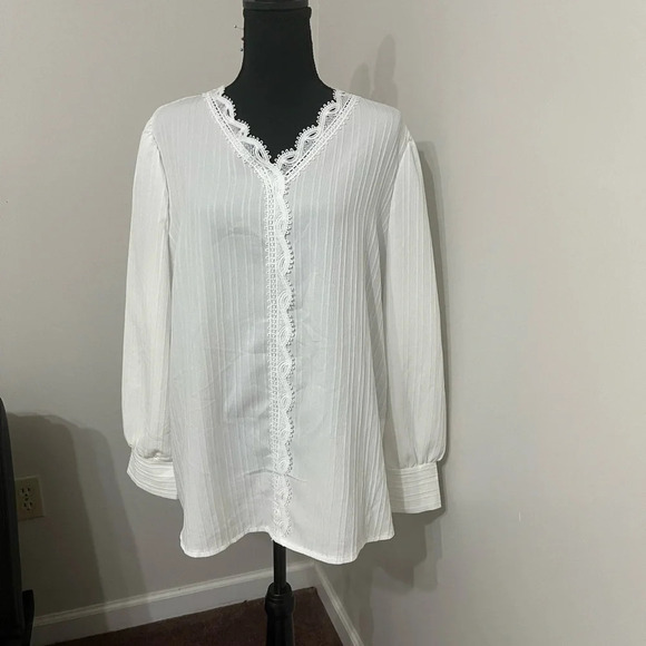 None Tops - NWOT White V-Neck Lace trim, long sleeve cuff wrists blouse tunic 1XL new